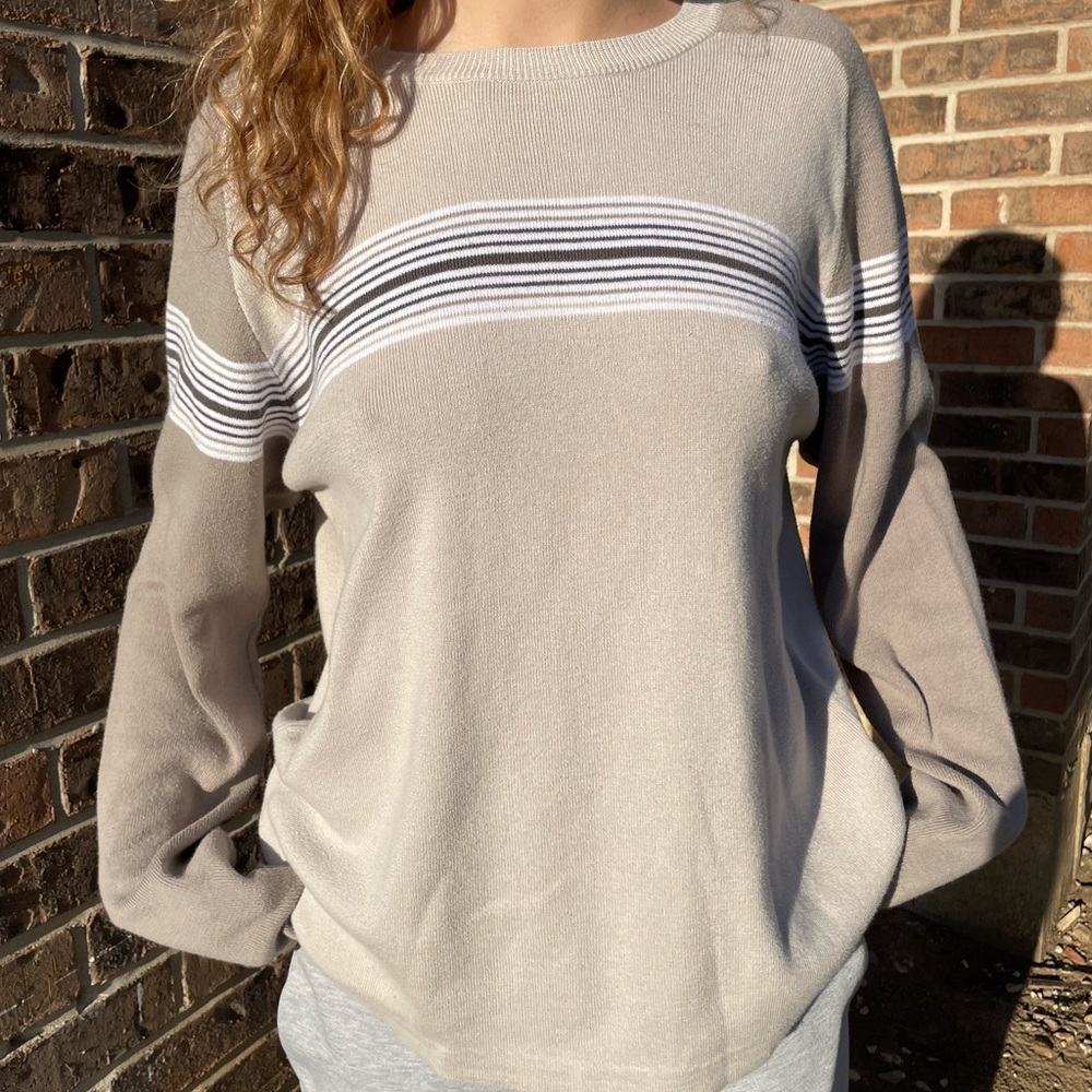 xg sweater size small